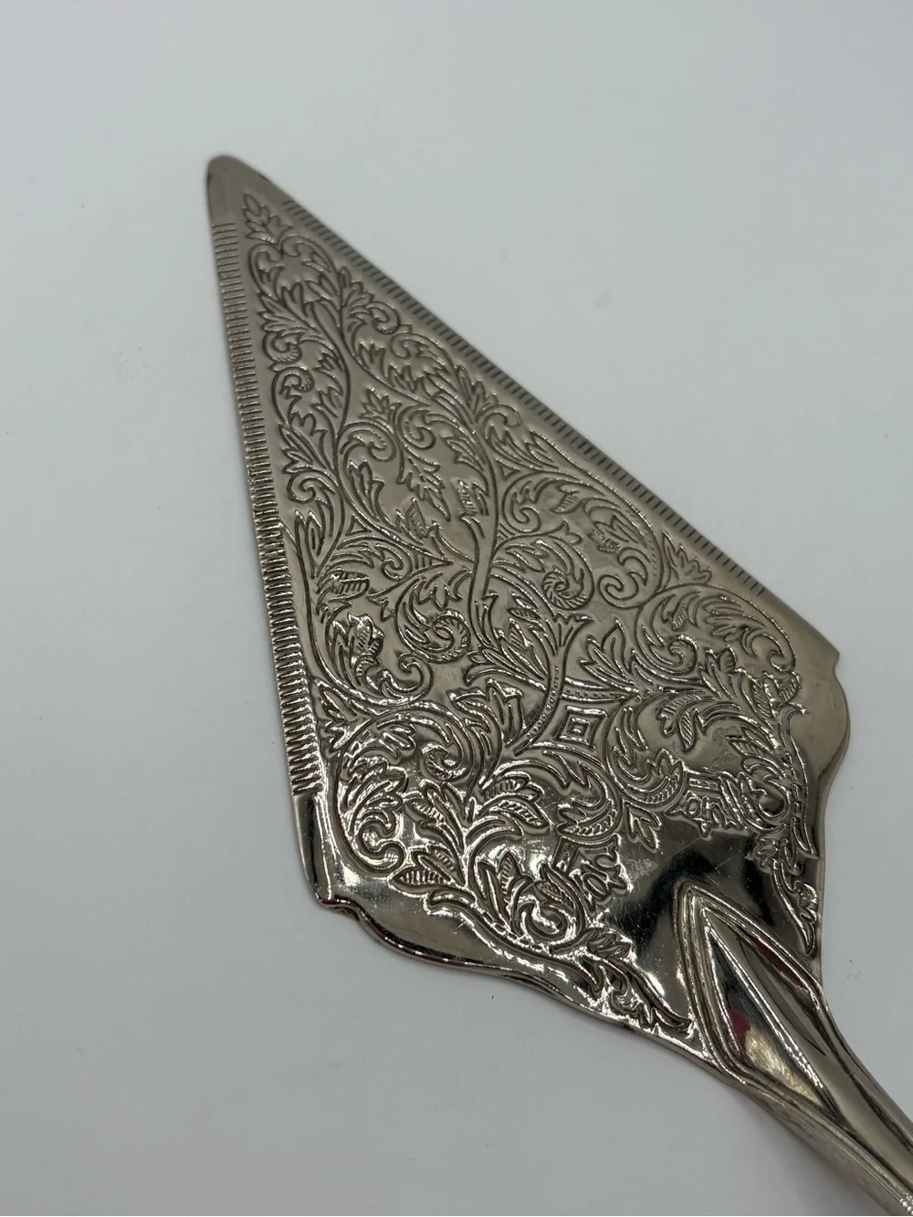 Vintage 12” Ornate Silver Tone Cake Pie Server Engraved Floral Shell